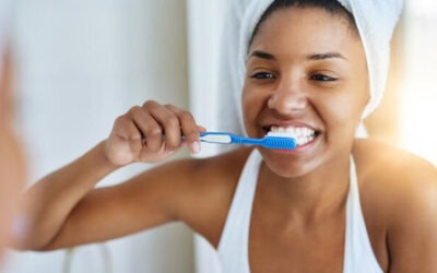 Should you wet your toothbrush before or after using the toothpaste?