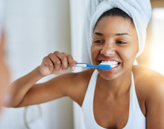 Should you wet your toothbrush before or after using the toothpaste?
