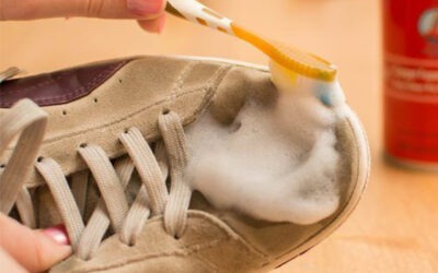How to clean suede shoes with a toothbrush